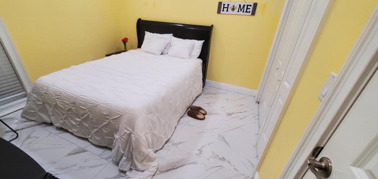 タンパTom Houseアパートメント 部屋 写真
